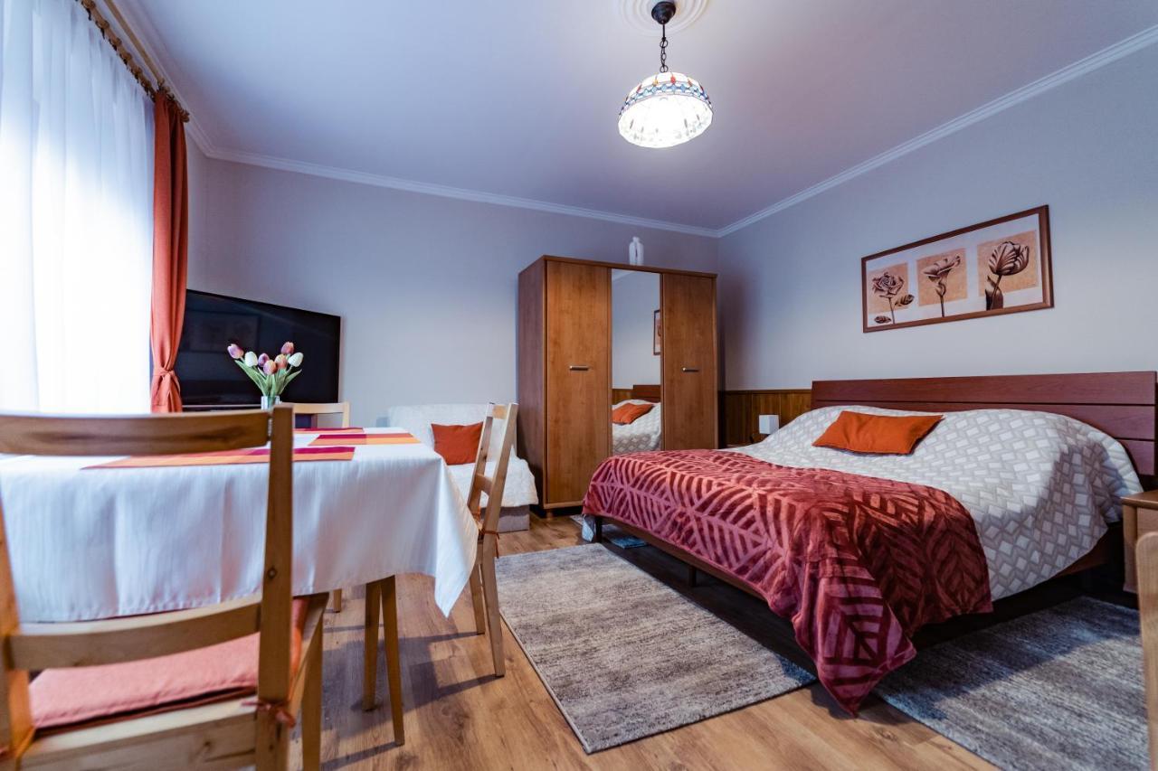 Estike Apartman Gyula Exteriér fotografie