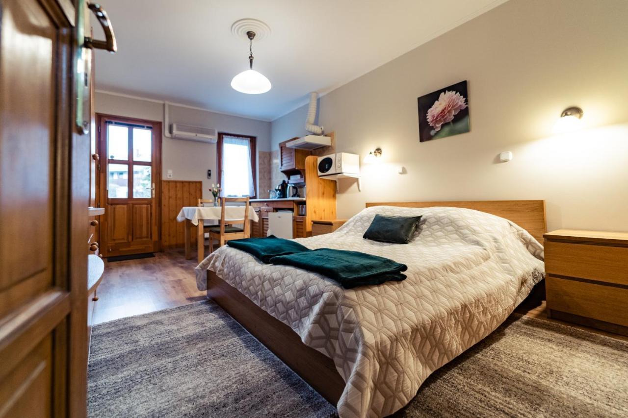 Estike Apartman Gyula Exteriér fotografie