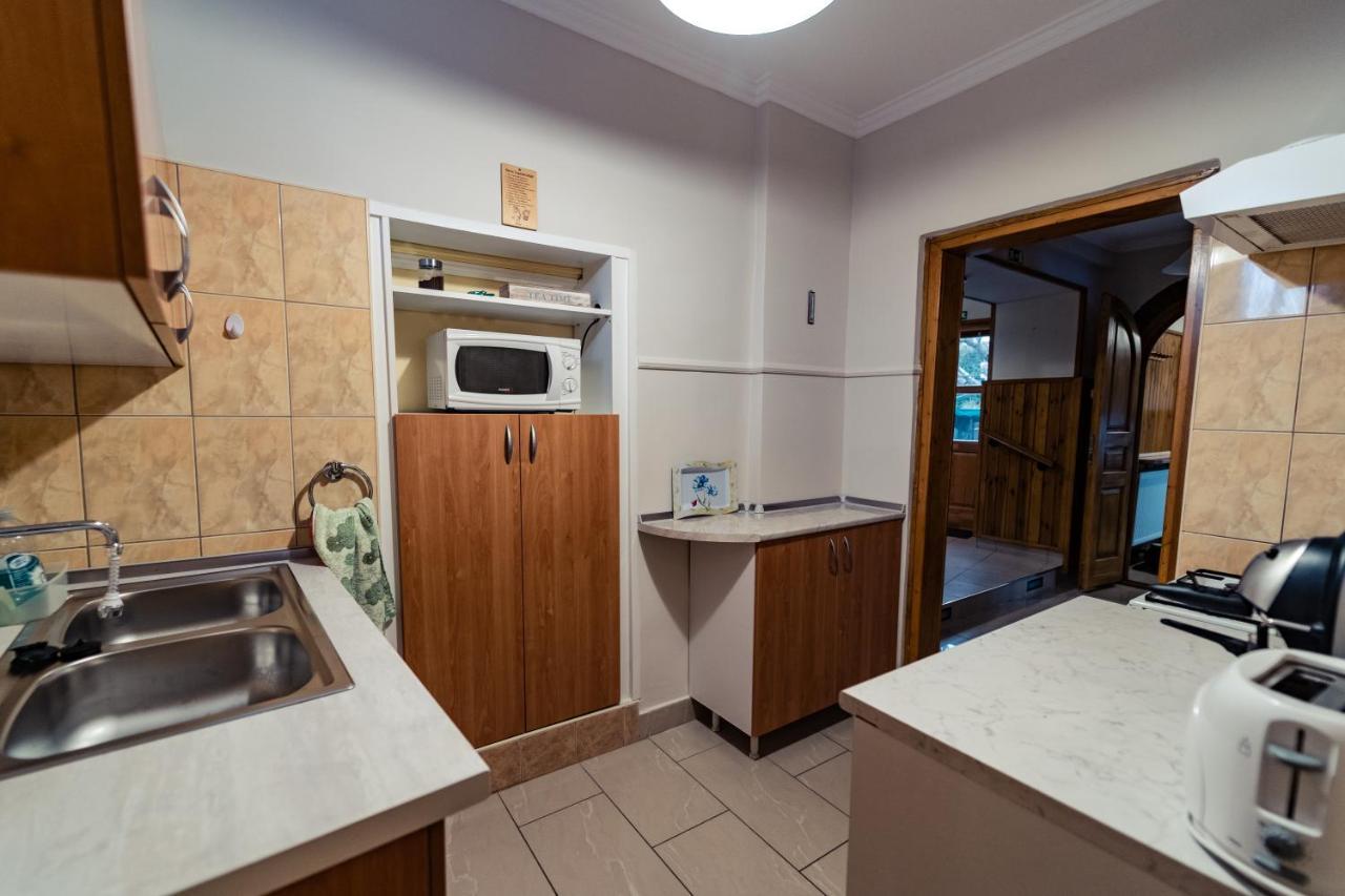 Estike Apartman Gyula Exteriér fotografie