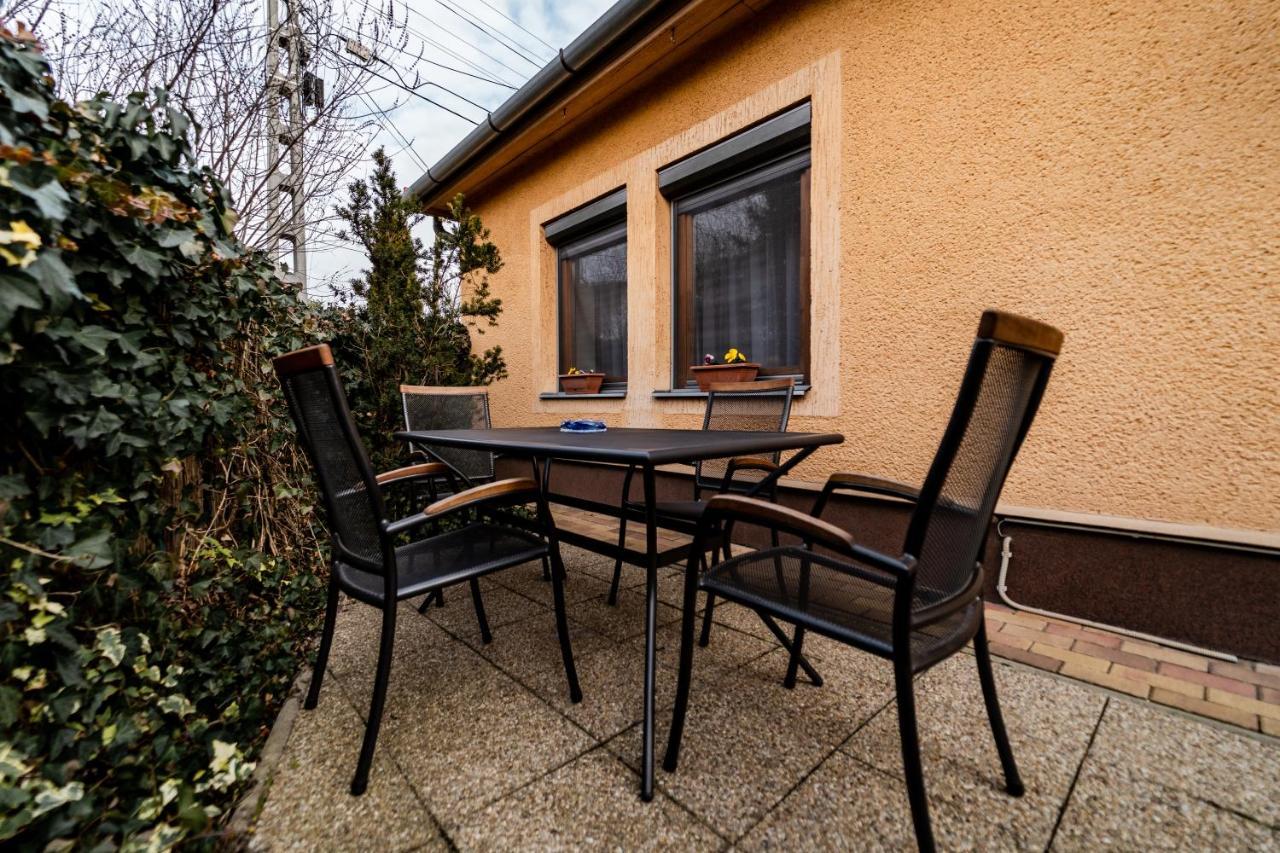 Estike Apartman Gyula Exteriér fotografie