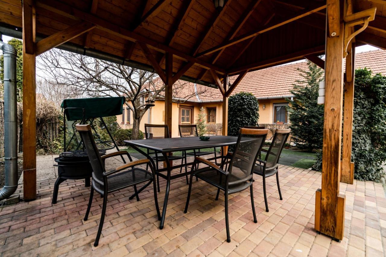 Estike Apartman Gyula Exteriér fotografie